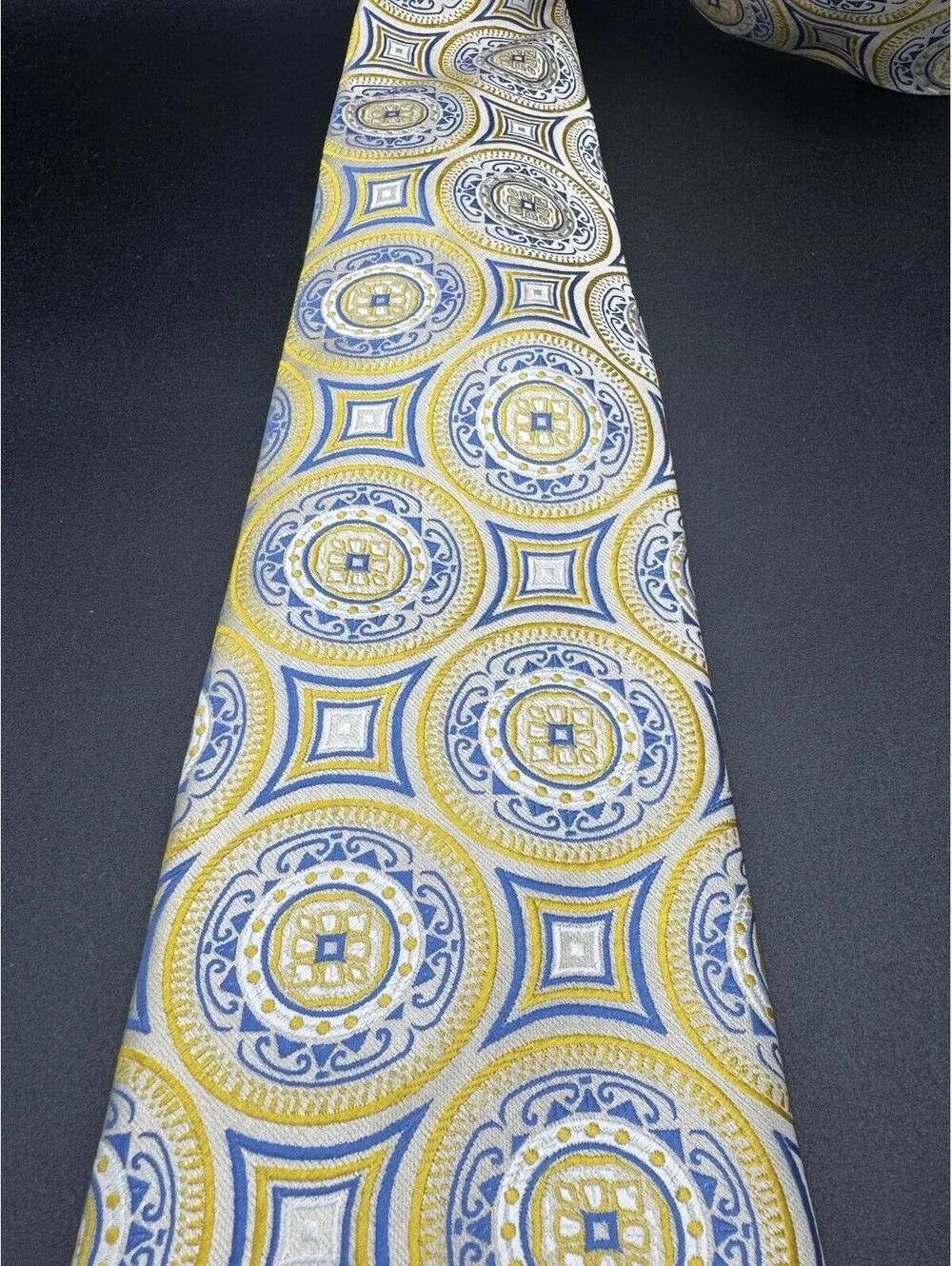 Roland S Martin by Verse 9 Tie Yellow Blue Medallion Rare 60” x 4”